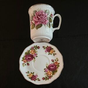 Bone china cottage rose teacup and Saucer Set ( 2 pcs)